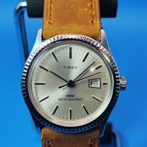 Vintage 1974 Timex Date President 31mm Mens Quartz Dress Watch Italian Leather